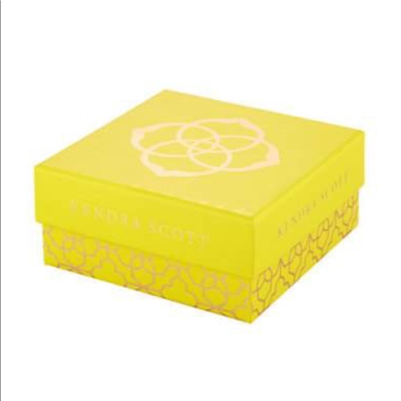 Kendra Scott NWT Layla droppedearrings berry glass - Picture 2 of 3